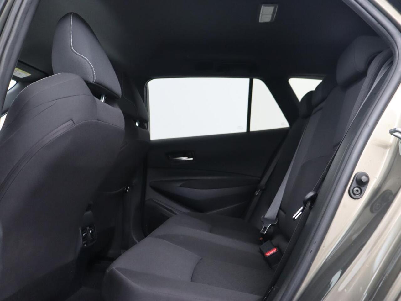 Toyota COROLLA 1.8 Hybrid Business Plus | Stoelverwarming | Carplay | Adaptive cruise | Camera | Full LED | Climate control | Keyless | Digital Cockpit | Bluetooth