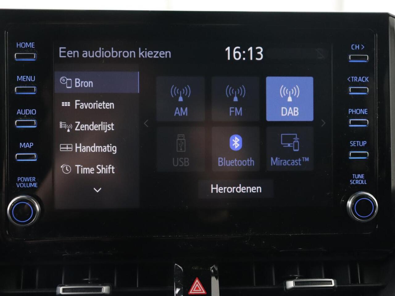 Toyota COROLLA 1.8 Hybrid Business Plus | Stoelverwarming | Carplay | Adaptive cruise | Camera | Full LED | Climate control | Keyless | Digital Cockpit | Bluetooth