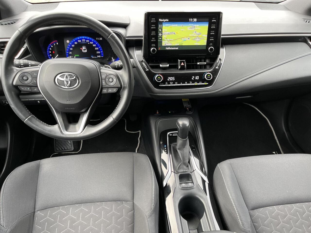 Toyota COROLLA 2.0 Hybrid Dynamic | Carplay | Navigatie | Stoelverwarming | 17 inch LM-velgen | Donker glas |
