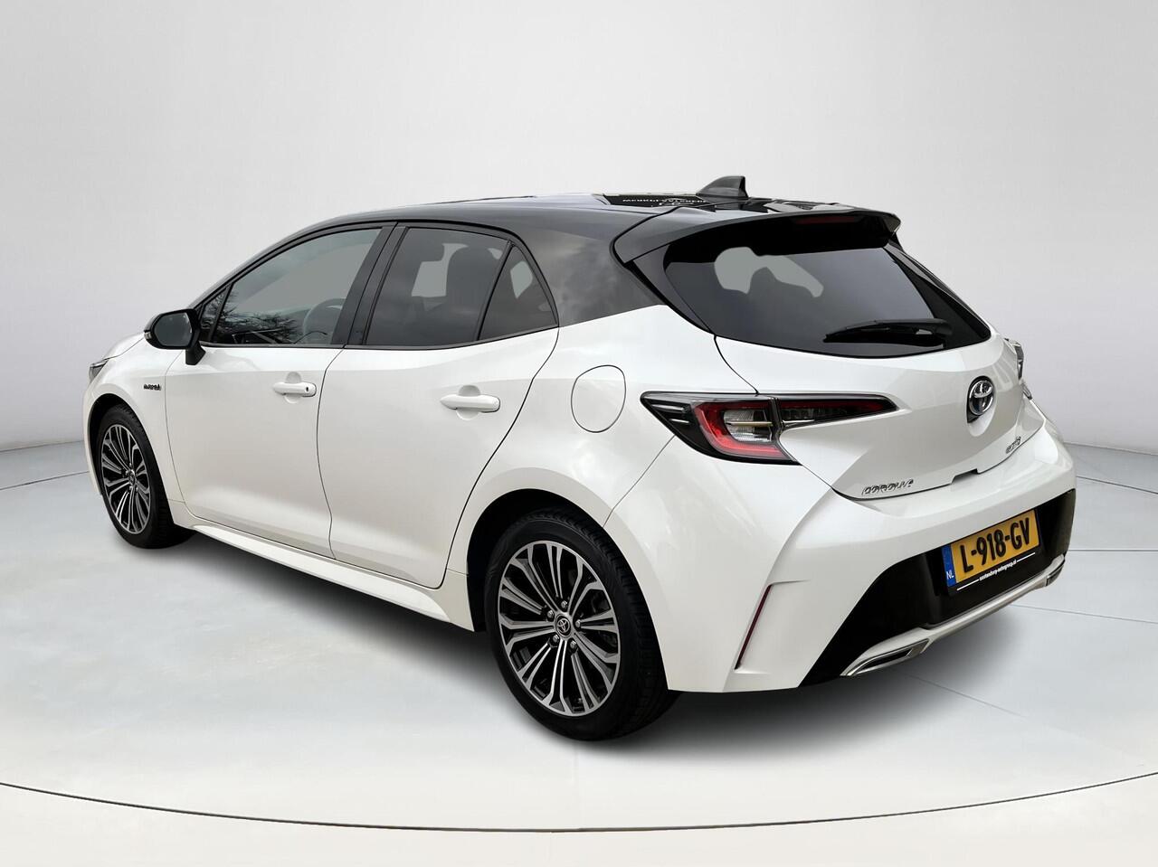 Toyota COROLLA 2.0 Hybrid Dynamic | Carplay | Navigatie | Stoelverwarming | 17 inch LM-velgen | Donker glas |