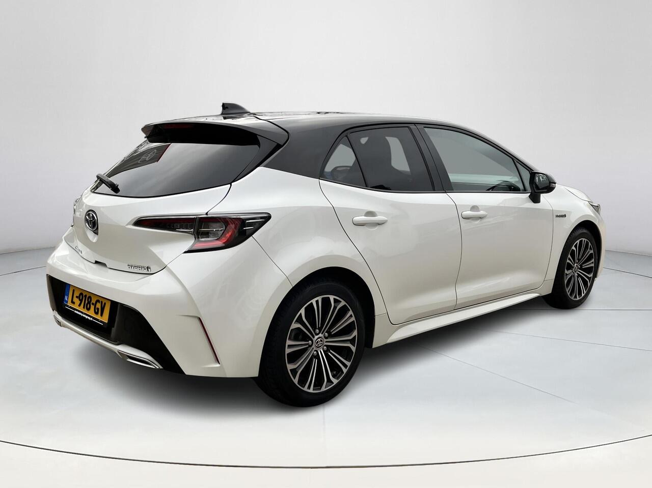 Toyota COROLLA 2.0 Hybrid Dynamic | Carplay | Navigatie | Stoelverwarming | 17 inch LM-velgen | Donker glas |