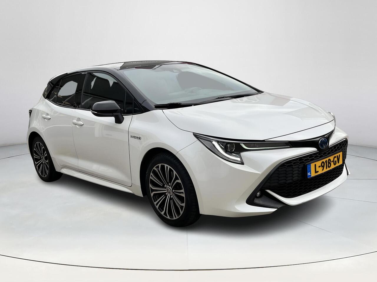 Toyota COROLLA 2.0 Hybrid Dynamic | Carplay | Navigatie | Stoelverwarming | 17 inch LM-velgen | Donker glas |