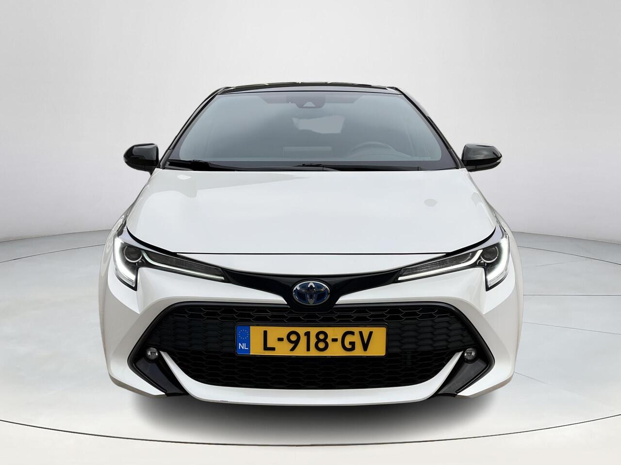 Toyota COROLLA 2.0 Hybrid Dynamic | Carplay | Navigatie | Stoelverwarming | 17 inch LM-velgen | Donker glas |