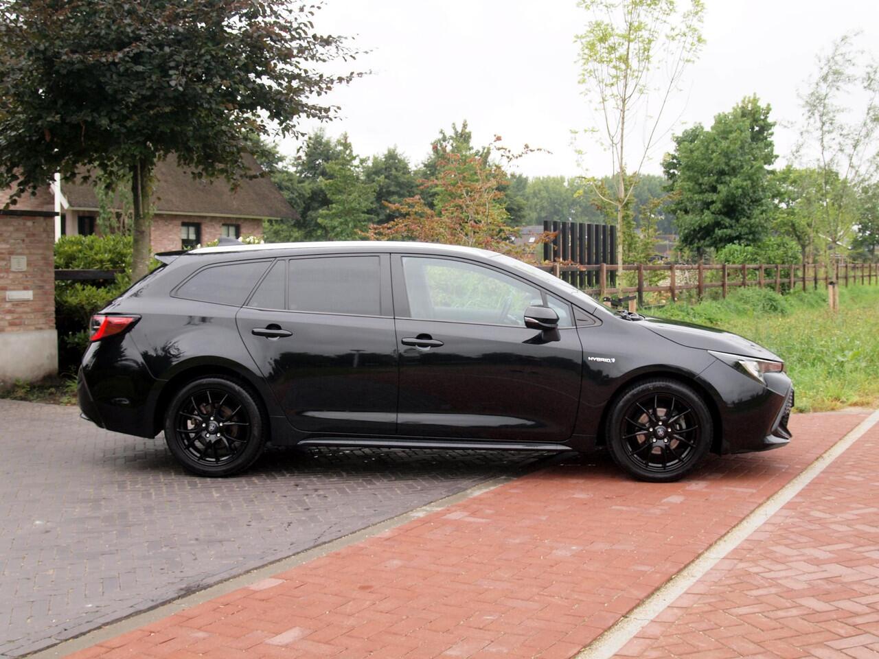 Toyota COROLLA Touring Sports 1.8 Hybrid Business Black Style-pakket | 17 Inch | Camera | Apple Carplay | Cruise Control | NL-Auto |