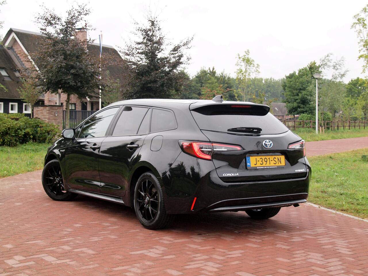 Toyota COROLLA Touring Sports 1.8 Hybrid Business Black Style-pakket | 17 Inch | Camera | Apple Carplay | Cruise Control | NL-Auto |