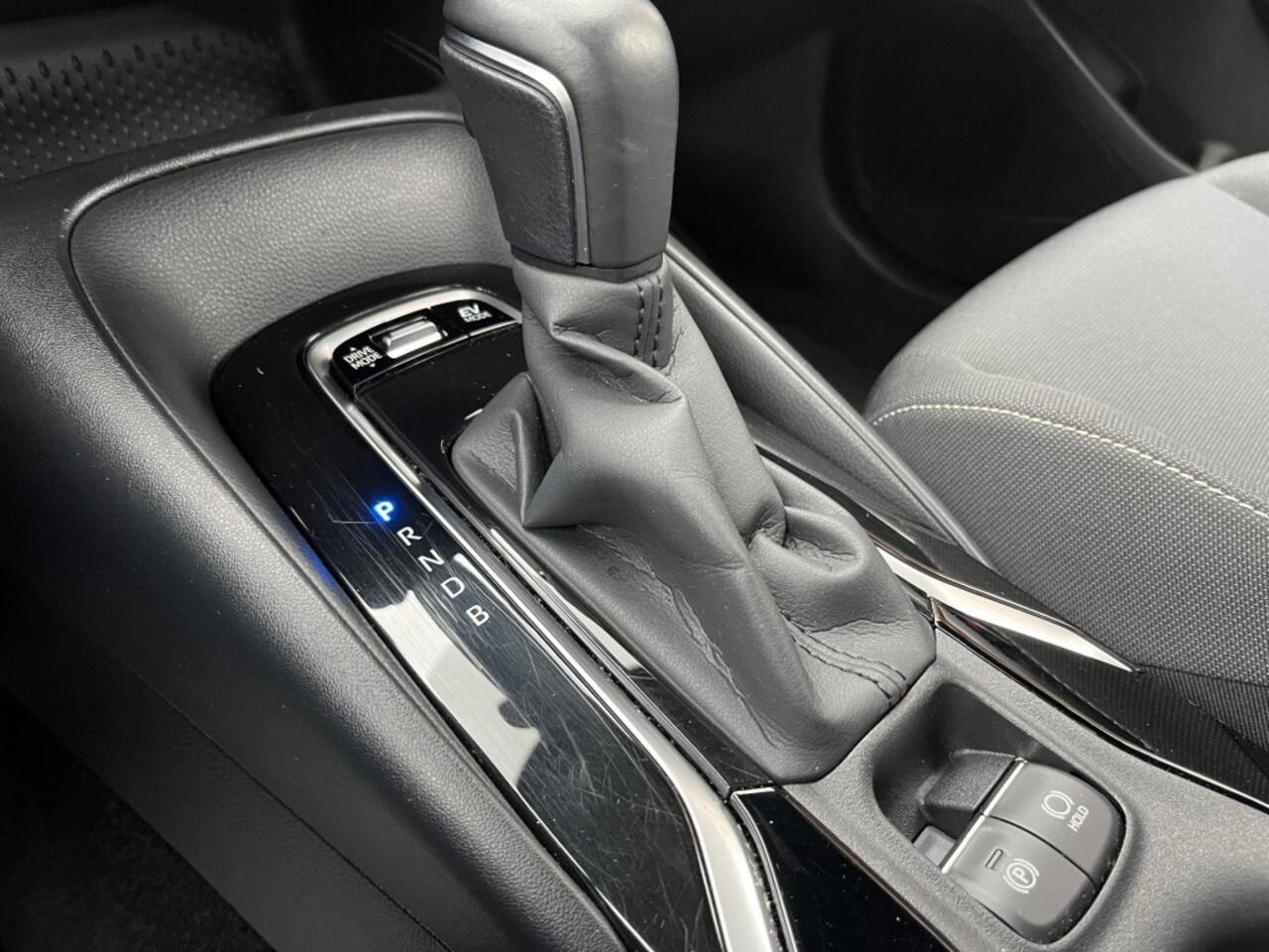 Toyota COROLLA 1.8 HYBRID AUTOMAAT / CAMERA / CARPLAY / NAVI / LM-VELGEN