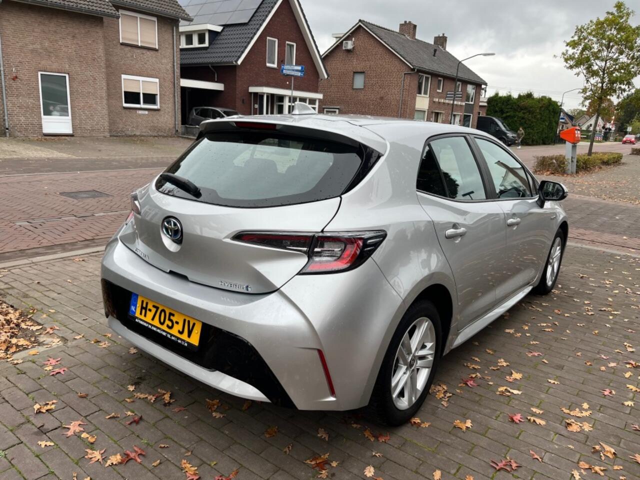 Toyota COROLLA 1.8 HYBRID AUTOMAAT / CAMERA / CARPLAY / NAVI / LM-VELGEN