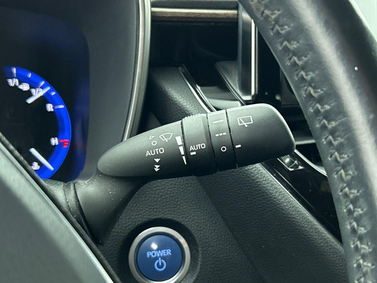 Toyota COROLLA Touring Sports 2.0 Hybrid 184 pk Aut. Trek Navigatie Apple Carplay/Android Auto Camera Adaptive Cruise Control Stoelverwarming Virtual Cockpit Lichtmetalen velgen Climate Control Getinte ramen