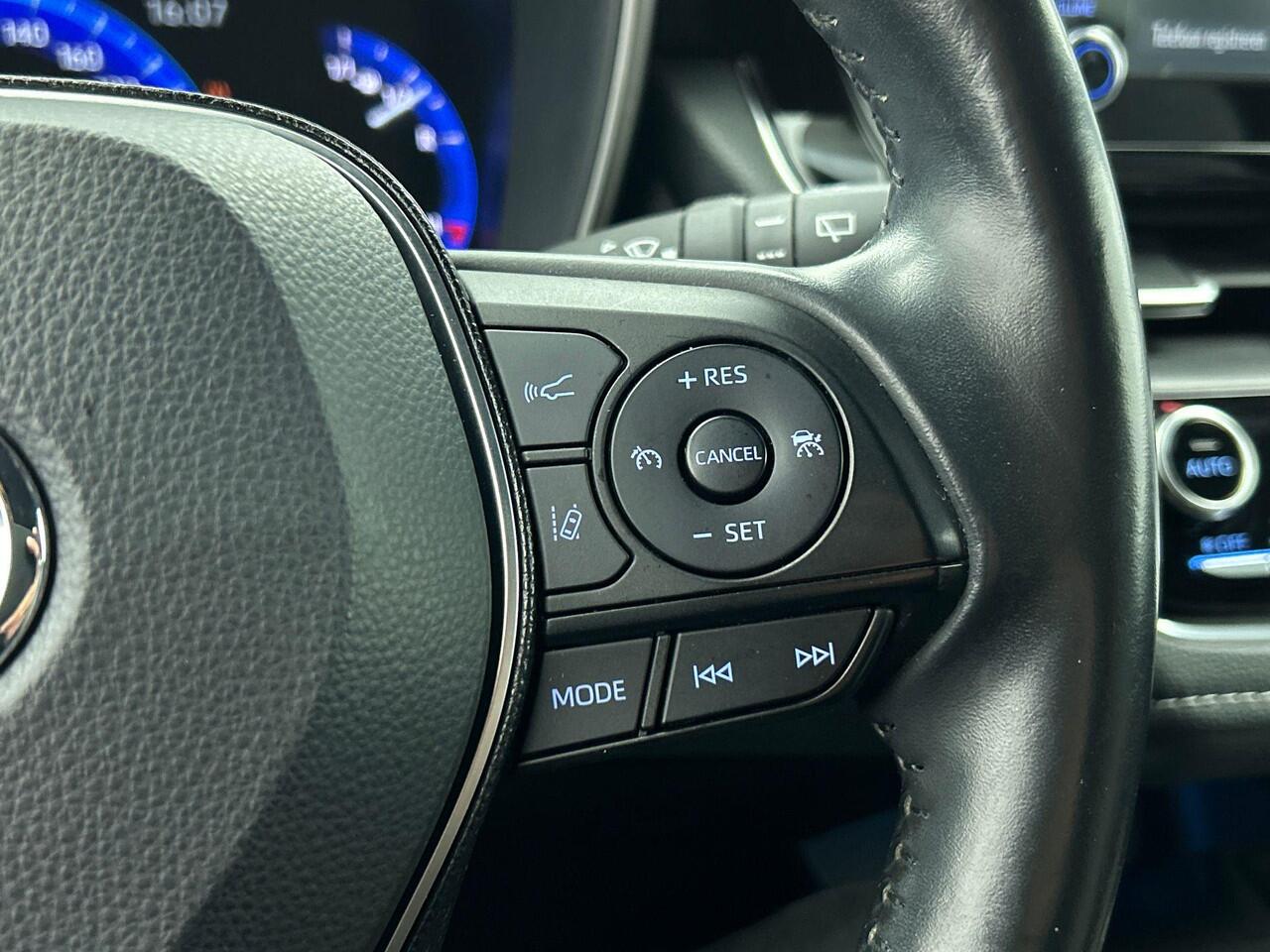 Toyota COROLLA Touring Sports 2.0 Hybrid 184 pk Aut. Trek Navigatie Apple Carplay/Android Auto Camera Adaptive Cruise Control Stoelverwarming Virtual Cockpit Lichtmetalen velgen Climate Control Getinte ramen