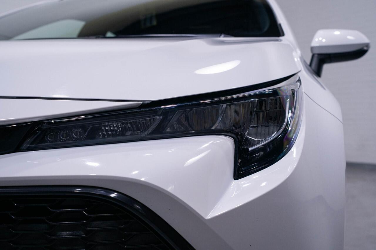 Toyota COROLLA Touring Sports 2.0 Hybrid Dynamic navigatie privateglas afneembare trekhaak allu-dakrail camera multi-stuurbediening service-boekje aanwezig schakelflippers aan het stuur key-less entry en start