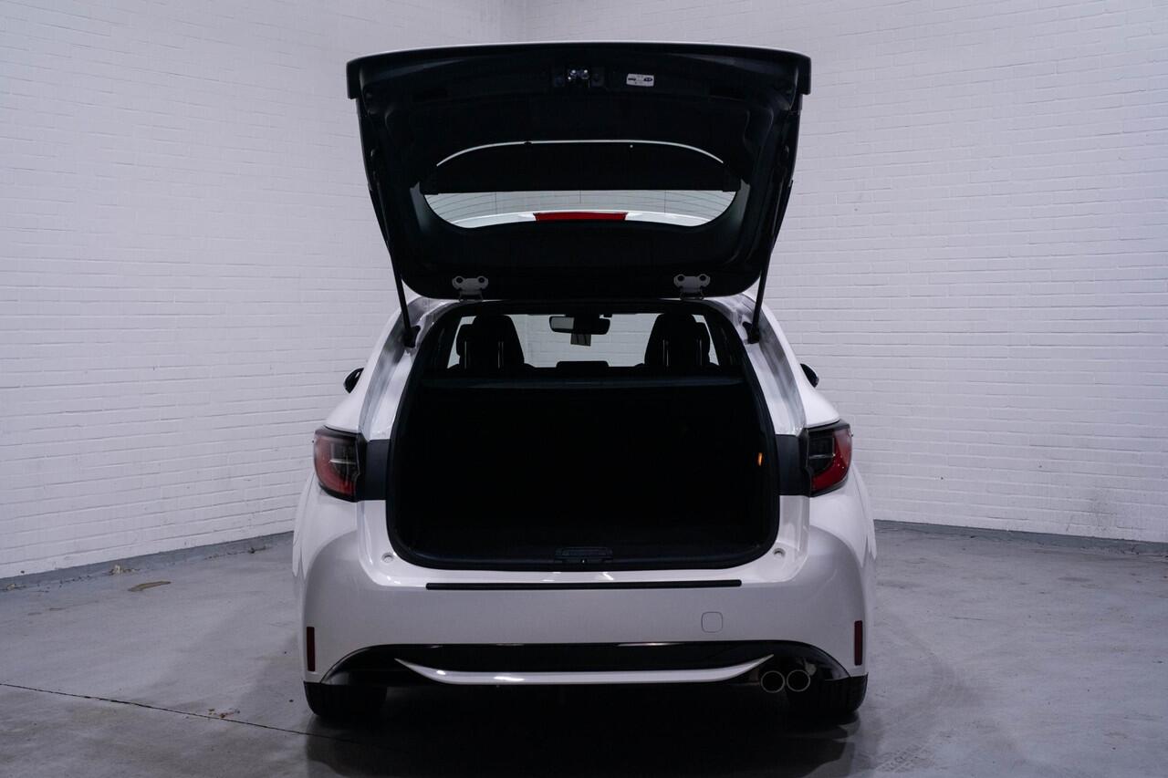 Toyota COROLLA Touring Sports 2.0 Hybrid Dynamic navigatie privateglas afneembare trekhaak allu-dakrail camera multi-stuurbediening service-boekje aanwezig schakelflippers aan het stuur key-less entry en start