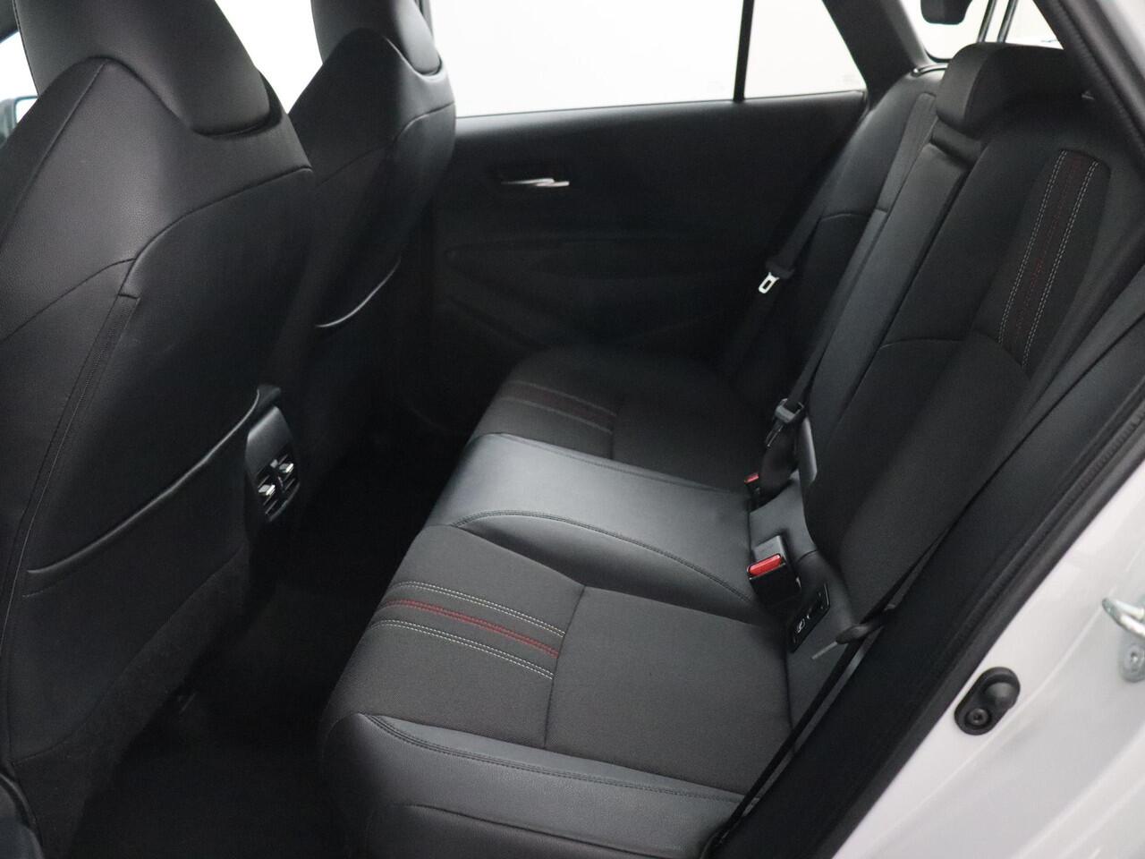 Toyota COROLLA Touring Sports 1.8 Hybrid GR-Sport | ACC | Camera | Stoelverwarming!