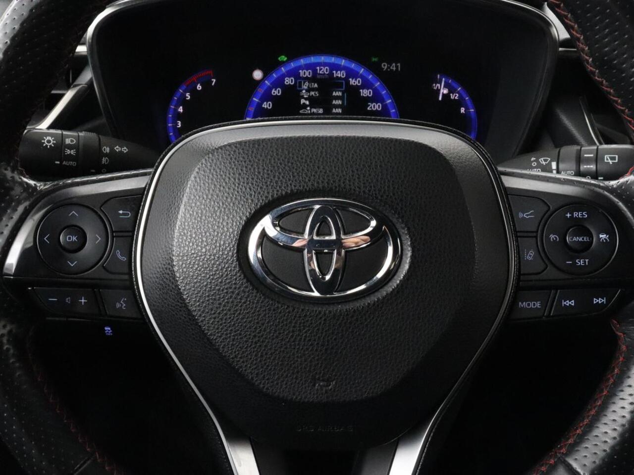 Toyota COROLLA 1.8 Hybrid GR-Sport | Trekhaak | Stoelverwarming | Carplay | Camera | Sportstoelen | Park Assist | Half leder | Adaptive cruise | Climate control | Full LED | Keyless