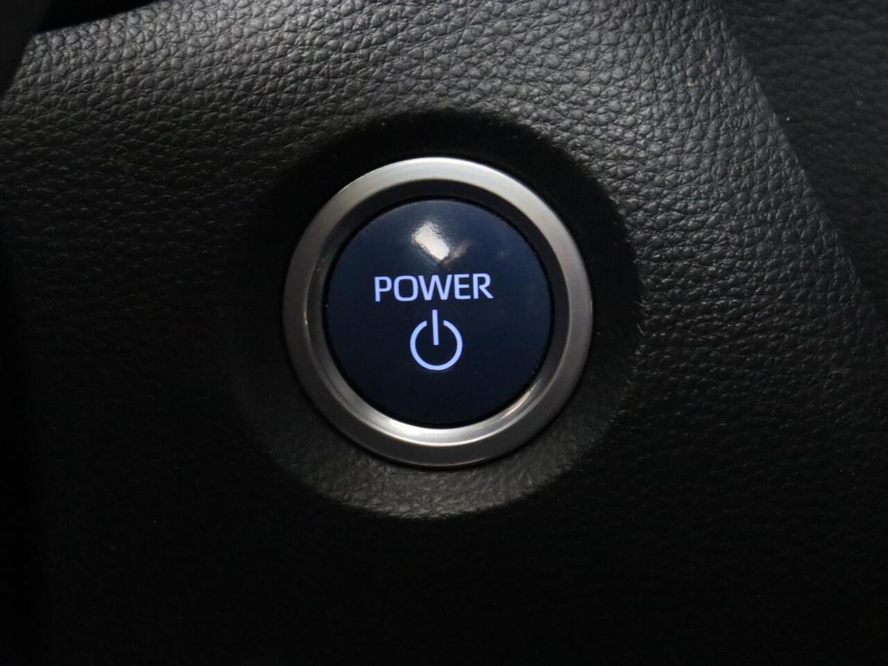 Toyota COROLLA 1.8 Hybrid GR-Sport | Trekhaak | Stoelverwarming | Carplay | Camera | Sportstoelen | Park Assist | Half leder | Adaptive cruise | Climate control | Full LED | Keyless