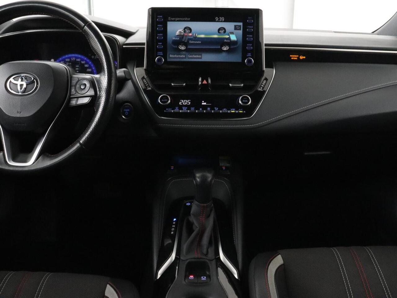 Toyota COROLLA 1.8 Hybrid GR-Sport | Trekhaak | Stoelverwarming | Carplay | Camera | Sportstoelen | Park Assist | Half leder | Adaptive cruise | Climate control | Full LED | Keyless