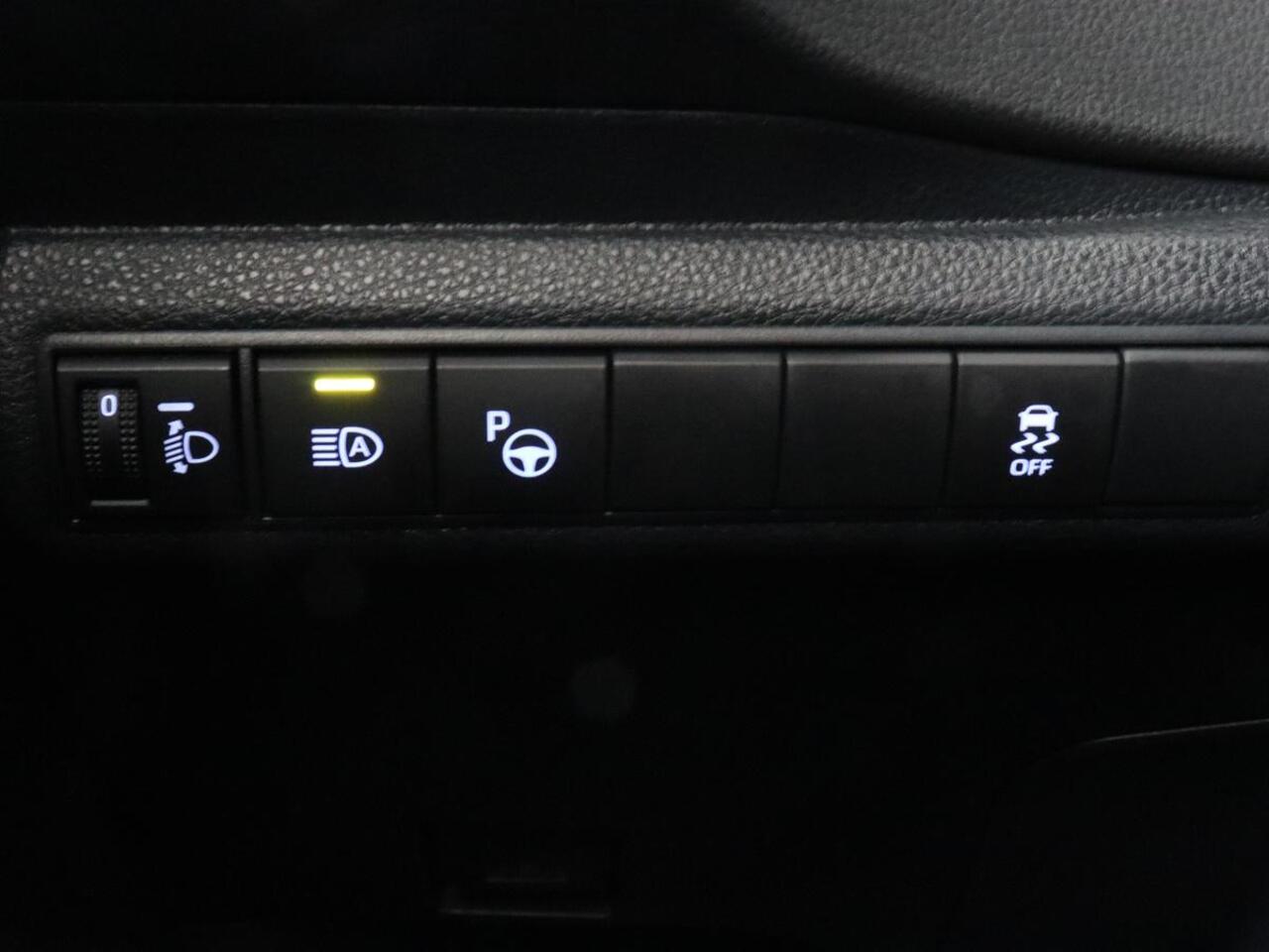 Toyota COROLLA 1.8 Hybrid GR-Sport | Trekhaak | Stoelverwarming | Carplay | Camera | Sportstoelen | Park Assist | Half leder | Adaptive cruise | Climate control | Full LED | Keyless