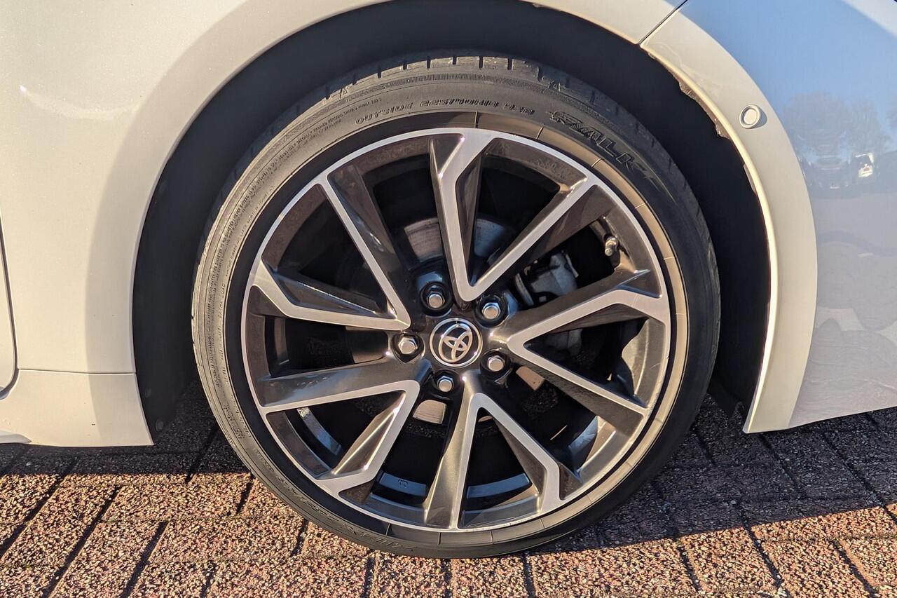 Toyota COROLLA 1.8 Hybrid Executive | Afneembare trekhaak | Bi-tone zwart dak | Led verlichting|PDC V+A| BSN | Half leer | Stoelverwarming |