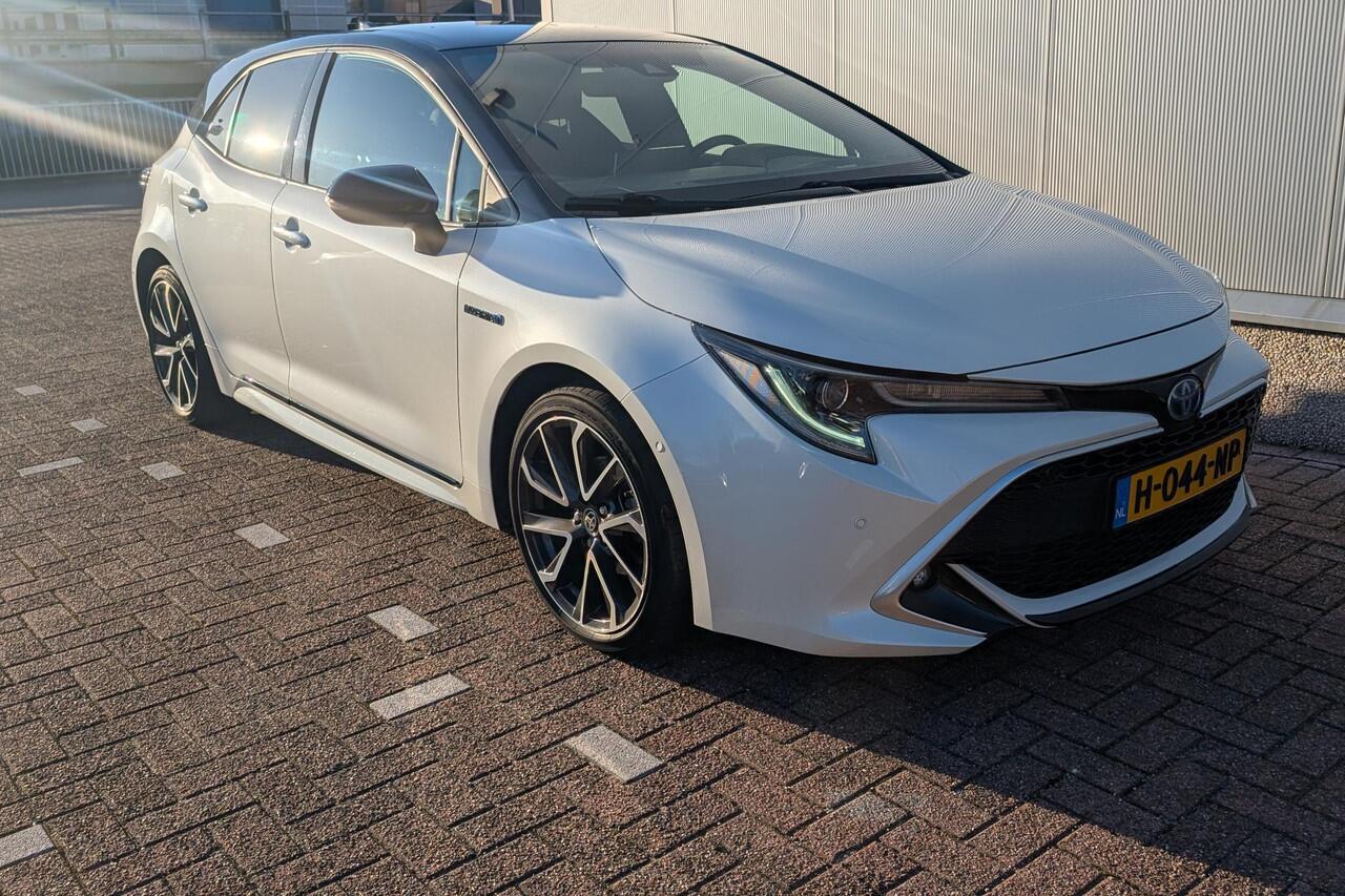 Toyota COROLLA 1.8 Hybrid Executive | Afneembare trekhaak | Bi-tone zwart dak | Led verlichting|PDC V+A| BSN | Half leer | Stoelverwarming |