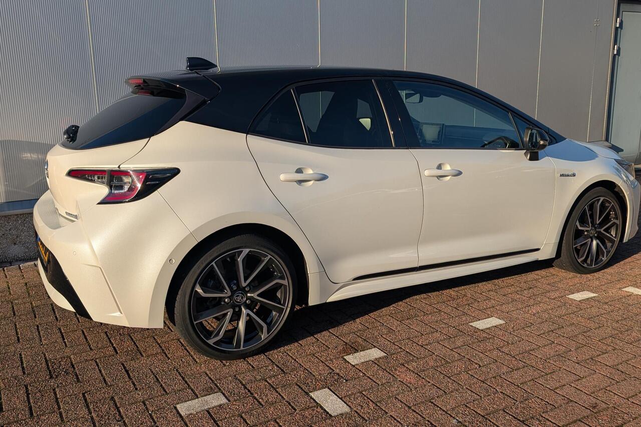 Toyota COROLLA 1.8 Hybrid Executive | Afneembare trekhaak | Bi-tone zwart dak | Led verlichting|PDC V+A| BSN | Half leer | Stoelverwarming |