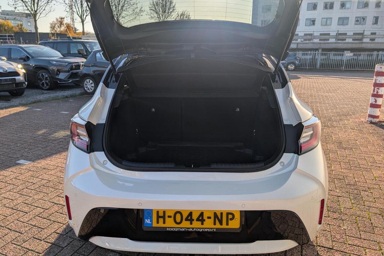 Toyota COROLLA 1.8 Hybrid Executive | Afneembare trekhaak | Bi-tone zwart dak | Led verlichting|PDC V+A| BSN | Half leer | Stoelverwarming |