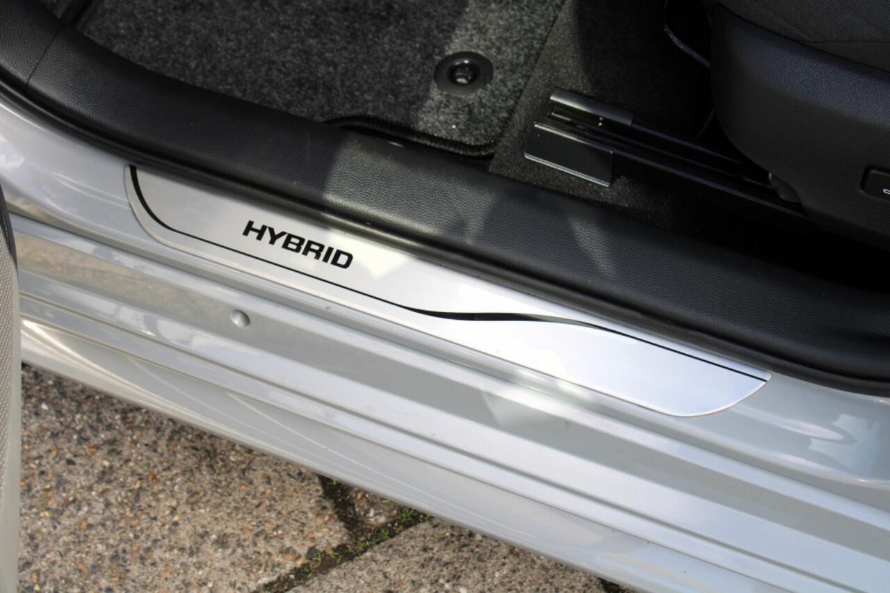 Toyota COROLLA Touring Sports 1.8 Hybrid Business Plus