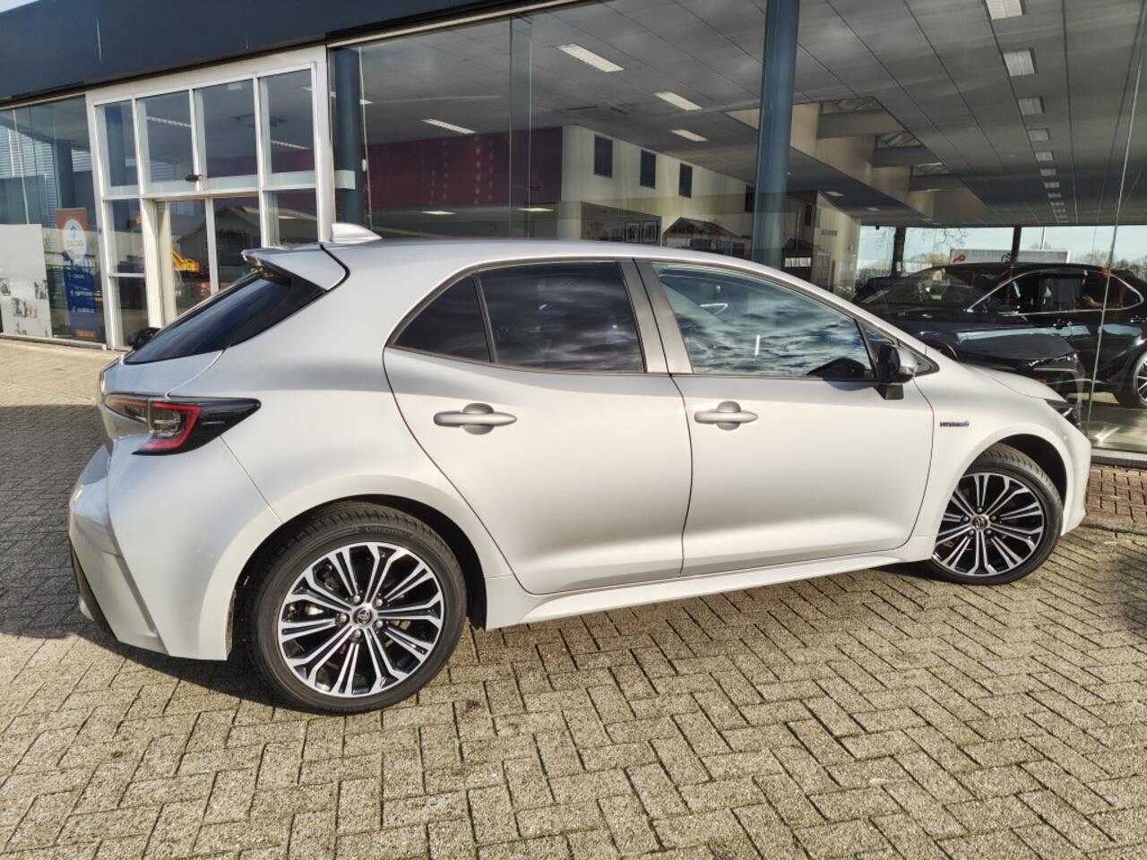 Toyota COROLLA 1.8 Hybrid Dynamic | Sensoren voor | Stoelverwarming | Android A