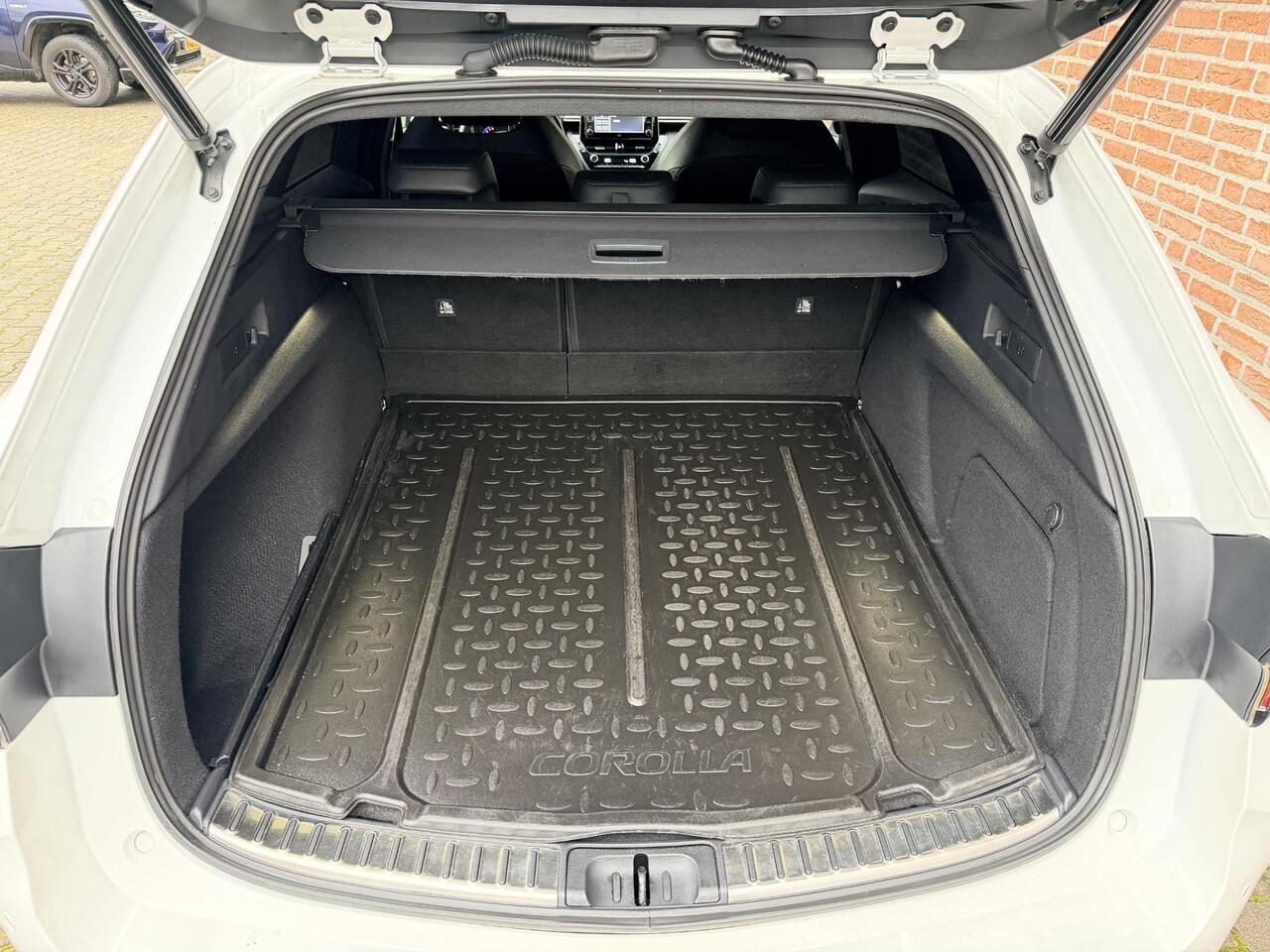Toyota COROLLA Touring Sports 2.0 Hybrid GR-Sport Plus *Trekhaak*Matrix LED*JBL*