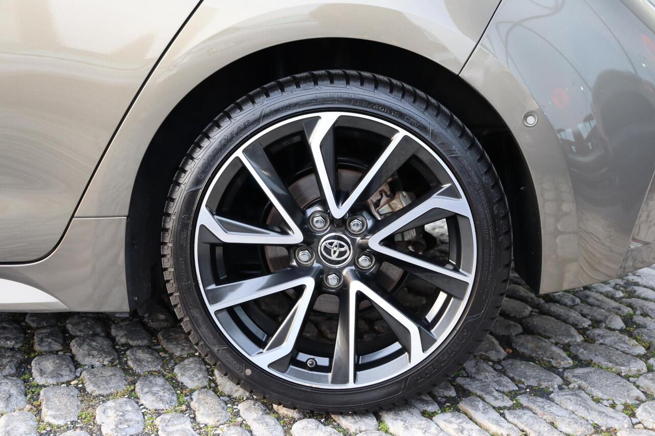 Toyota COROLLA 1.8 Hybrid Executive, Panoramadak Navi, Stoelverwarming, Parkeersensoren, Apple Carplay, Black Pack.