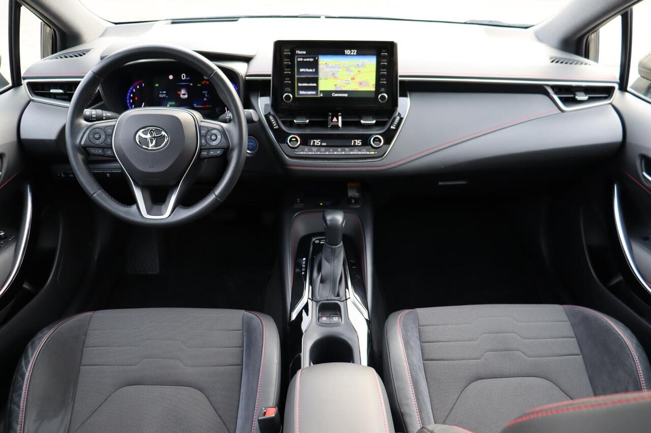 Toyota COROLLA 1.8 Hybrid Executive, Panoramadak Navi, Stoelverwarming, Parkeersensoren, Apple Carplay, Black Pack.