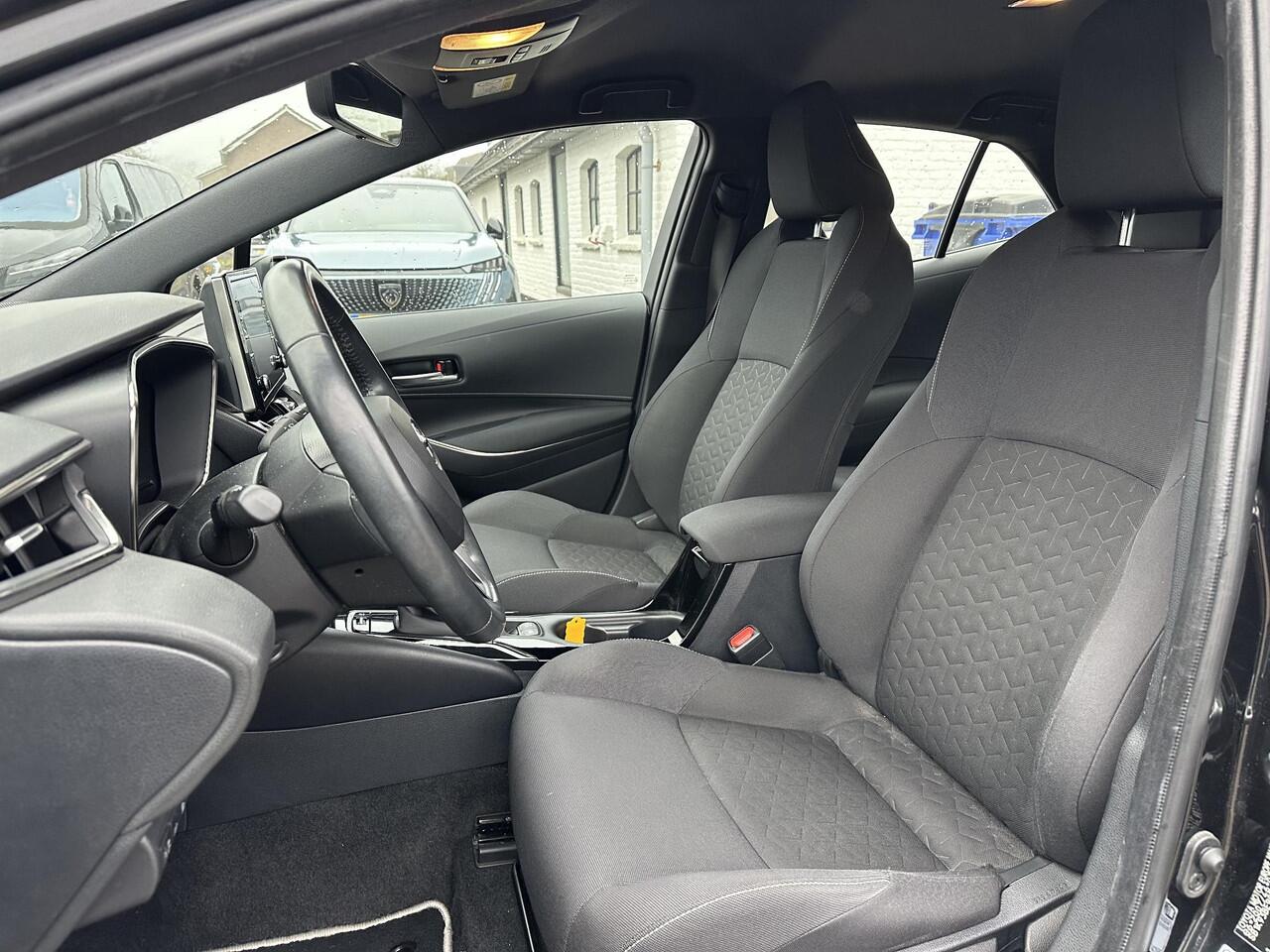 Toyota COROLLA 1.8 Hybrid Dynamic Limited | Automaat | Navigatie | Afneembare Trekhaak | LED Verlichting | Camera | Parkeersensoren | Lichtmetalen Velgen | Digitaal Dashboard | Climate Control | Keyless Start | DAB Radio | Apple Carplay |