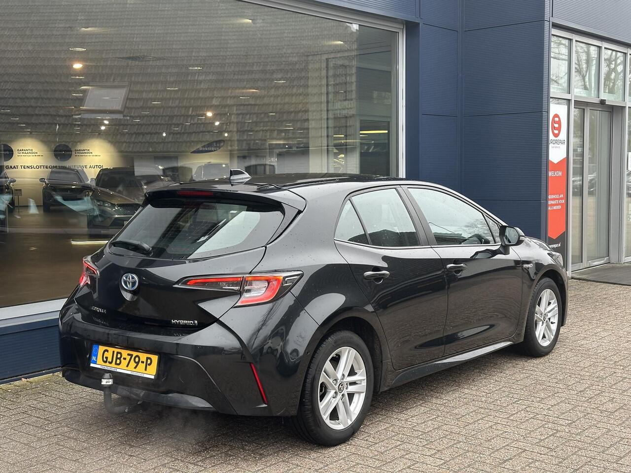 Toyota COROLLA 1.8 Hybrid Dynamic Limited | Automaat | Navigatie | Afneembare Trekhaak | LED Verlichting | Camera | Parkeersensoren | Lichtmetalen Velgen | Digitaal Dashboard | Climate Control | Keyless Start | DAB Radio | Apple Carplay |
