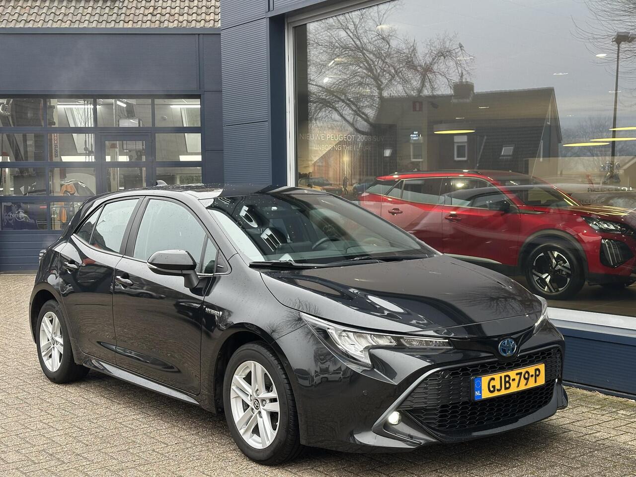 Toyota COROLLA 1.8 Hybrid Dynamic Limited | Automaat | Navigatie | Afneembare Trekhaak | LED Verlichting | Camera | Parkeersensoren | Lichtmetalen Velgen | Digitaal Dashboard | Climate Control | Keyless Start | DAB Radio | Apple Carplay |