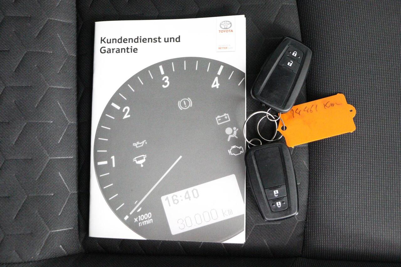 Toyota COROLLA Touring Sports 1.8 Hybrid Dynamic Business | Stuur / stoel en voorruit verwarming | Parkeer sensoren |