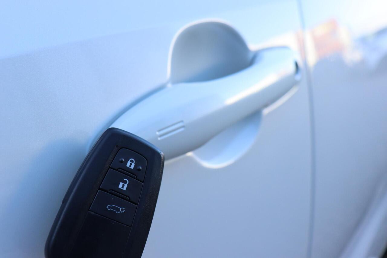 Toyota COROLLA Touring Sports 1.8 Hybrid Bi-Tone Limited, Navi, Stoelvewarming