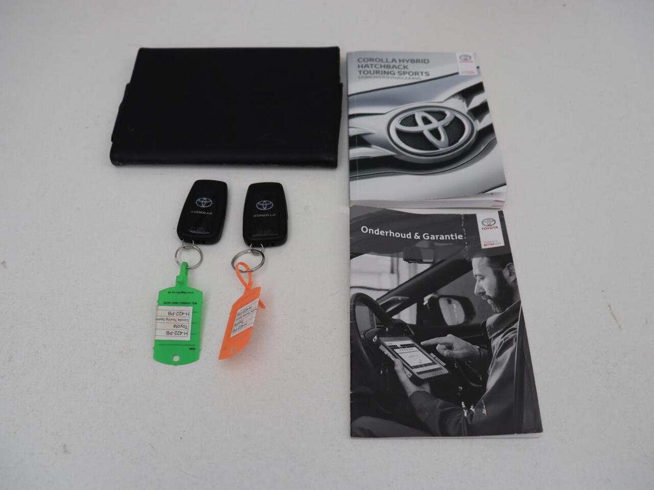 Toyota COROLLA 1.8 Hybrid Active | 1e eigenaar | Carplay | Adaptive cruise | Navigatie | Camera | Full LED | Climate control | Bluetooth