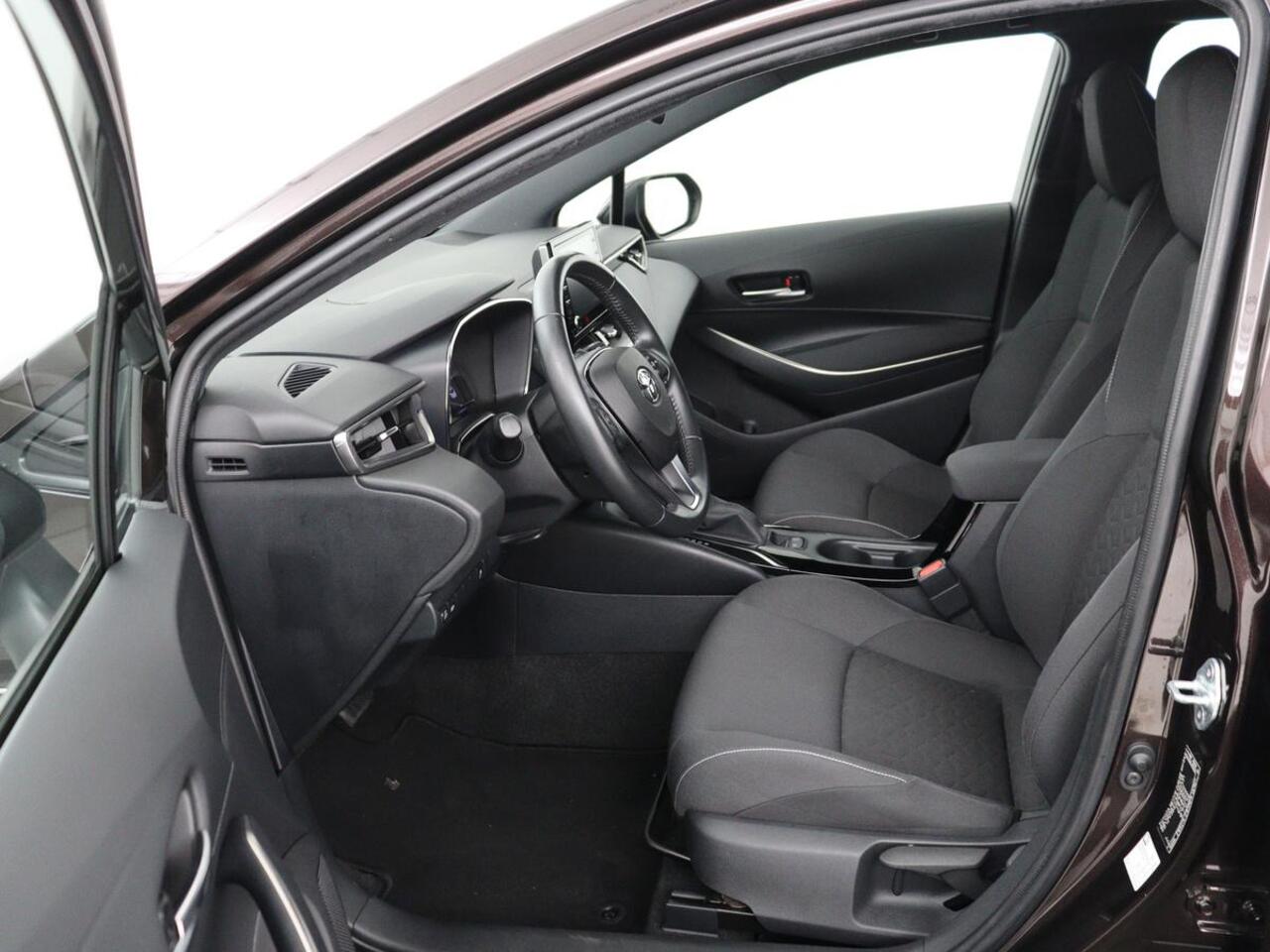 Toyota COROLLA 1.8 Hybrid Active | 1e eigenaar | Carplay | Adaptive cruise | Navigatie | Camera | Full LED | Climate control | Bluetooth