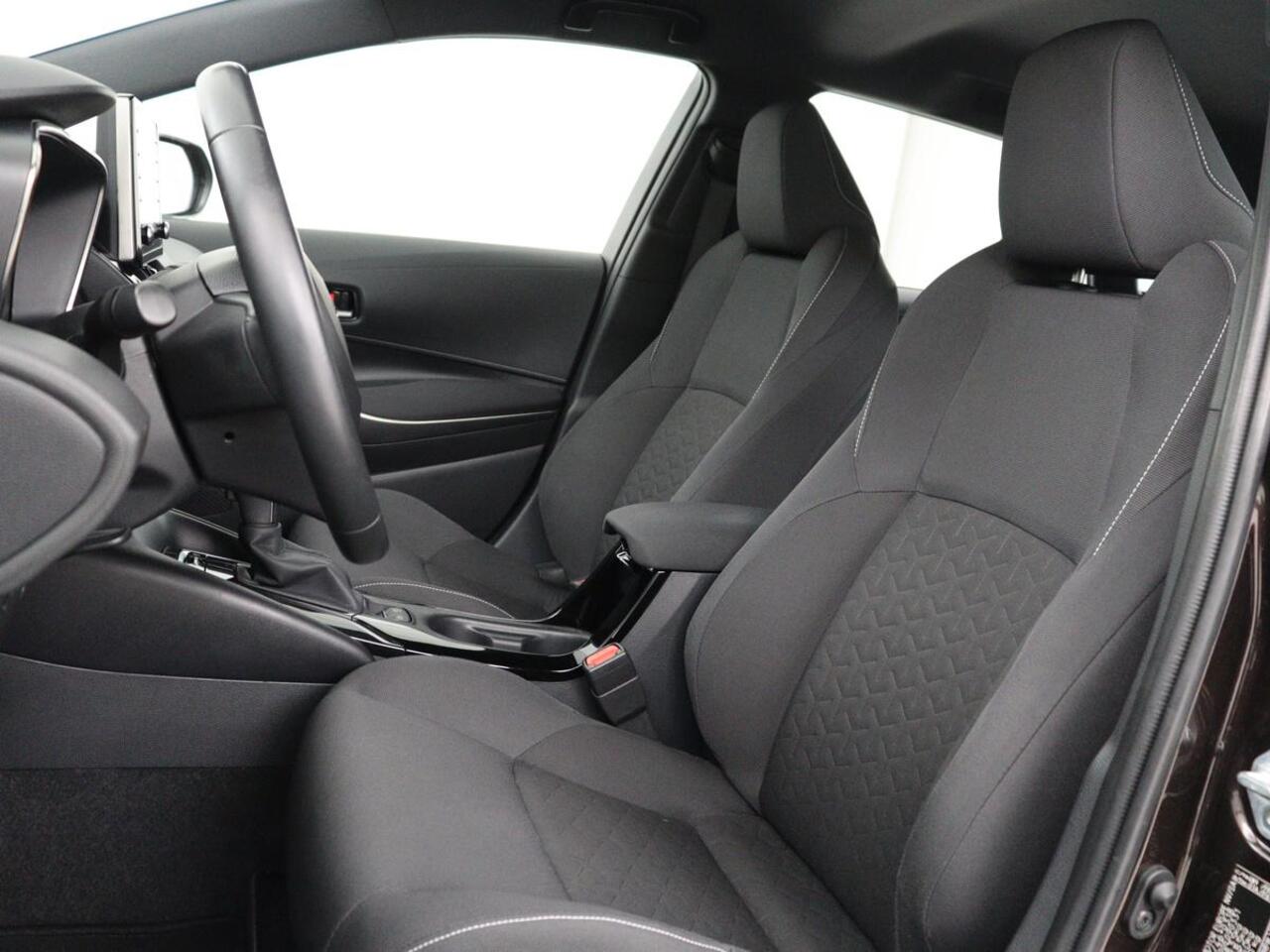 Toyota COROLLA 1.8 Hybrid Active | 1e eigenaar | Carplay | Adaptive cruise | Navigatie | Camera | Full LED | Climate control | Bluetooth