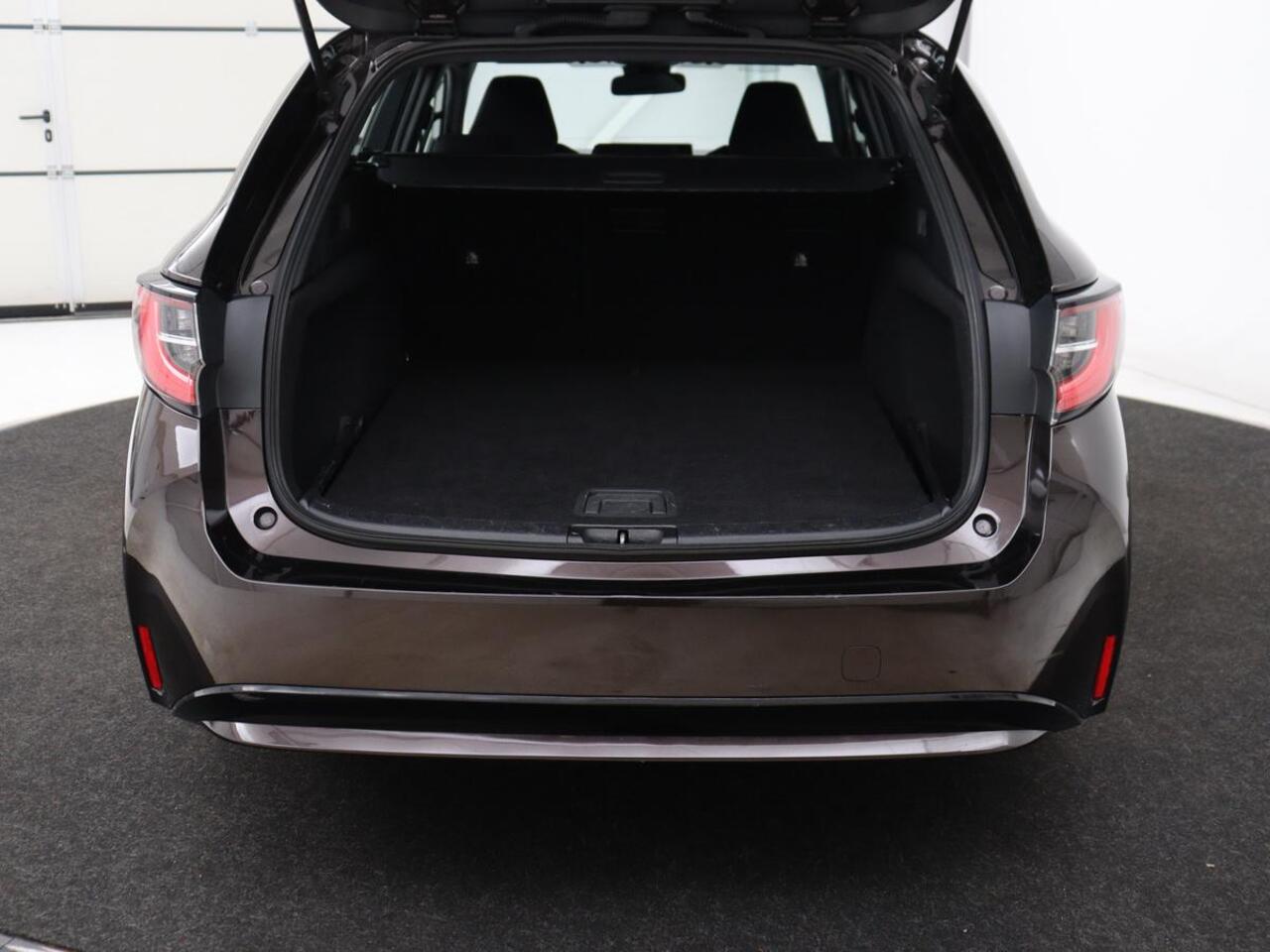 Toyota COROLLA 1.8 Hybrid Active | 1e eigenaar | Carplay | Adaptive cruise | Navigatie | Camera | Full LED | Climate control | Bluetooth