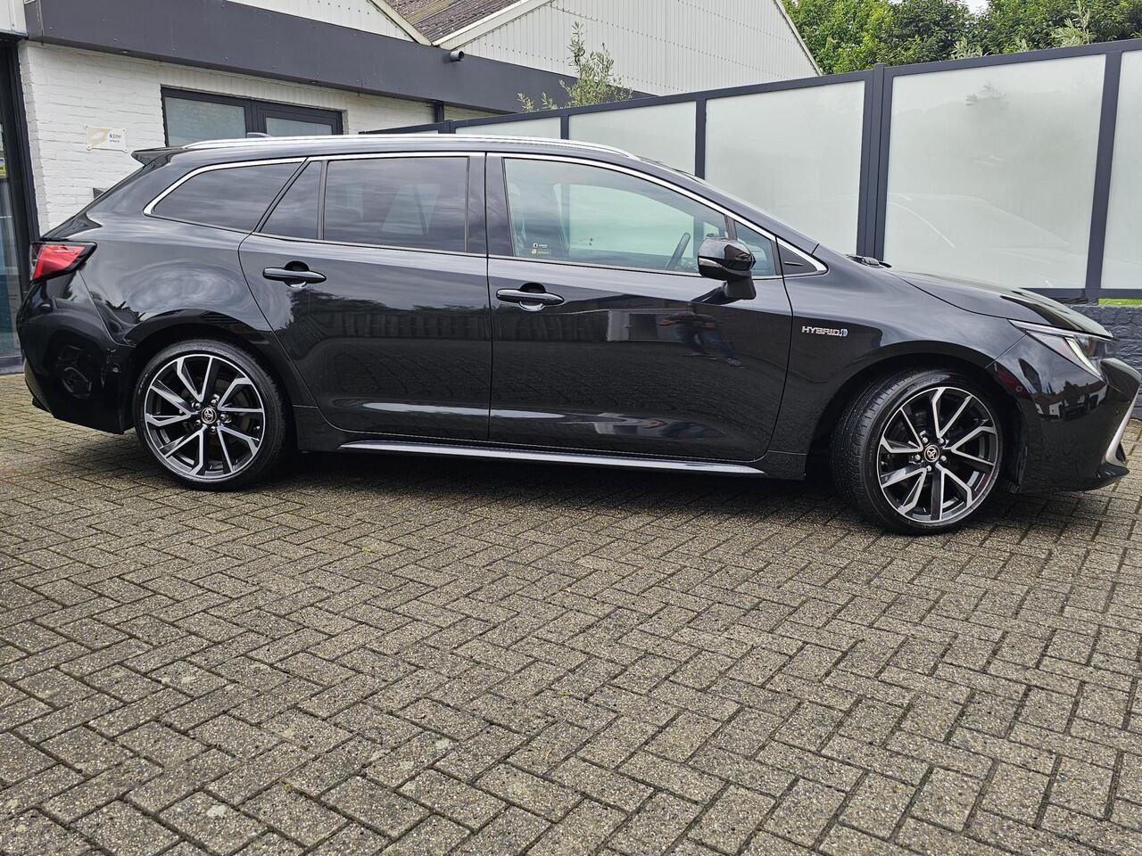 Toyota COROLLA Touring Sports 2.0 Hybrid Executive JBL GR Style, Camera, Dodehoek, Schaalstoelen, 18", Afn. Trekhaak, Vol!