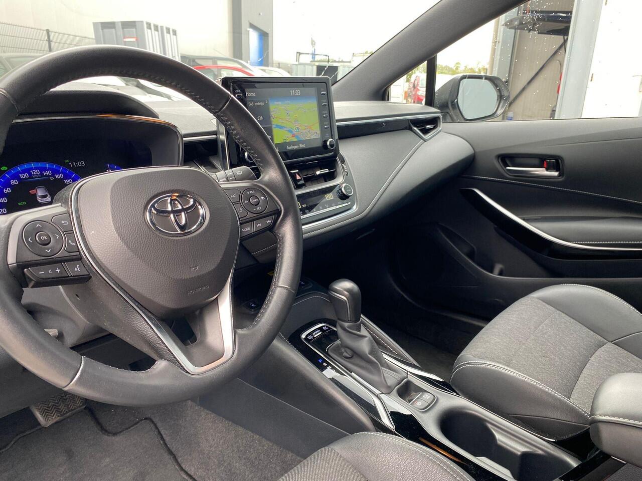 Toyota COROLLA 1.8 Hybrid Dynamic | 1e Eigenaar | NIEUWSTAAT lage KM stand | 10 Jaar Garantie | Dealer onderhouden | Parkeersensoren achter | Full map navigatie | Adaptive cruise control |