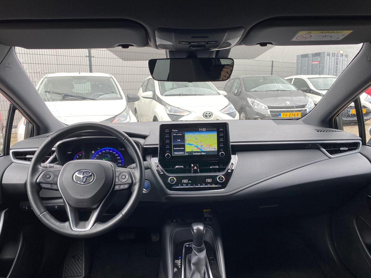 Toyota COROLLA 1.8 Hybrid Dynamic | 1e Eigenaar | NIEUWSTAAT lage KM stand | 10 Jaar Garantie | Dealer onderhouden | Parkeersensoren achter | Full map navigatie | Adaptive cruise control |