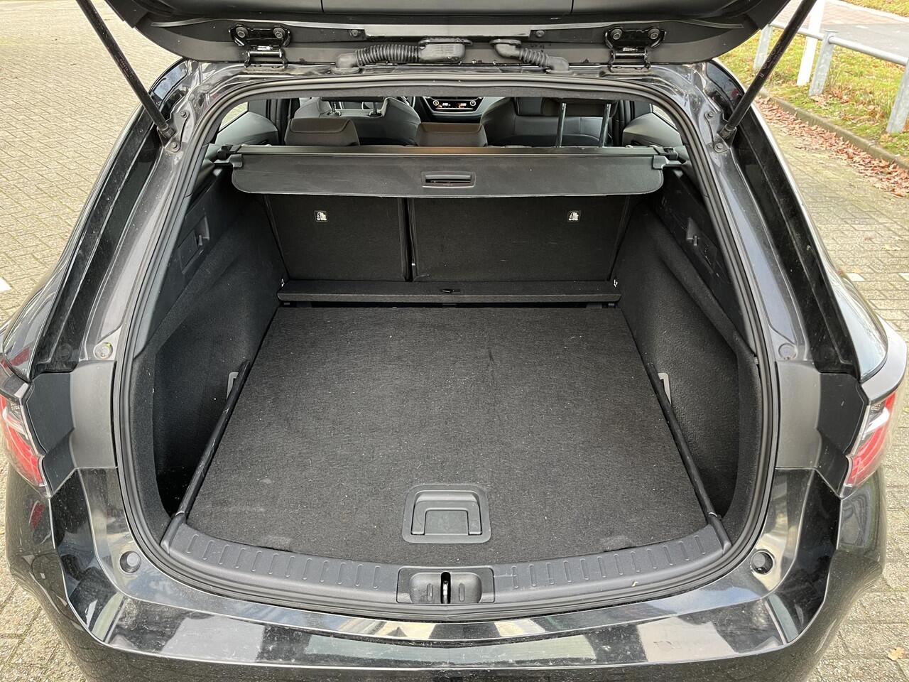 Toyota COROLLA Touring Sports 1.2 Turbo Active | Full Map Navigatie | Trekhaak (1.300kg trekgewicht) | Origineel NL | 1e eigenaar