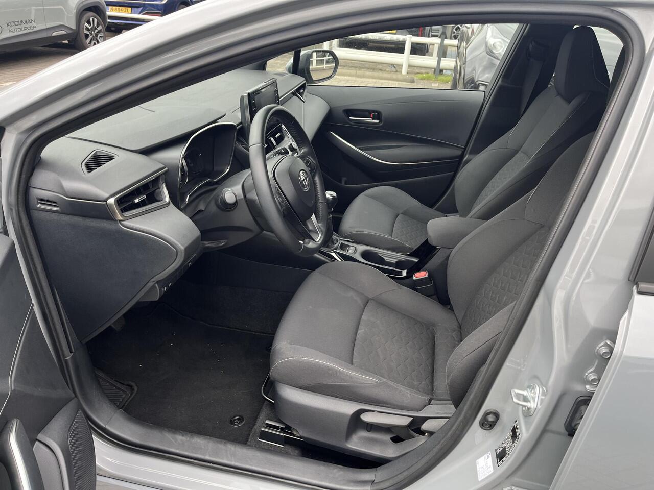 Toyota COROLLA Touring Sports 1.2 Turbo Active Nieuw geleverd, Navigatie, Trekhaak, 1300kg trekgewicht, Apple CarPlay & Android auto, Adaptieve cruise control, Achteruitrijcamera