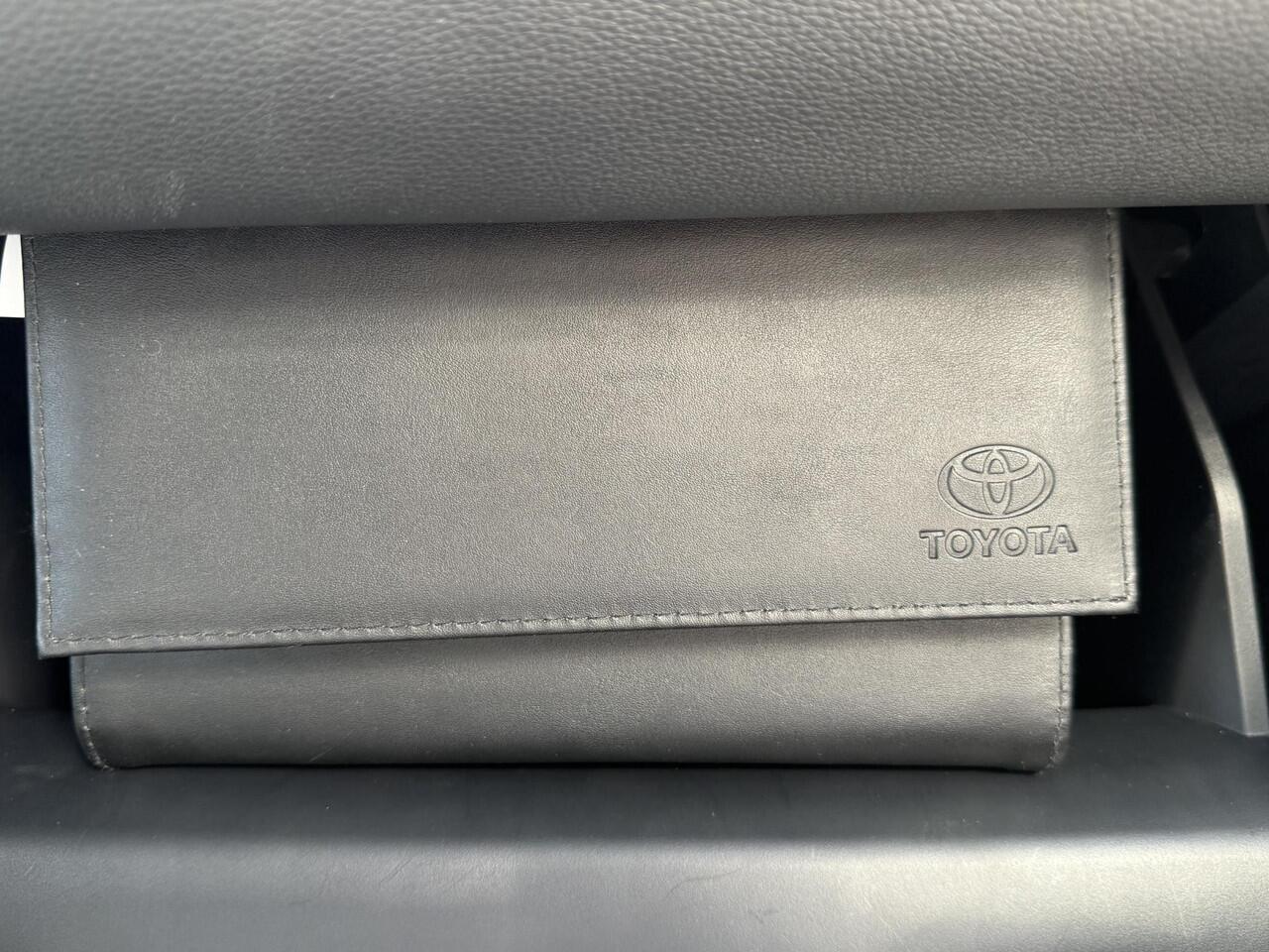 Toyota COROLLA 2.0 Hybrid GR-Sport | 10 JAAR GARANTIE! | CAMERA | CARPLAY | KEYLESS |