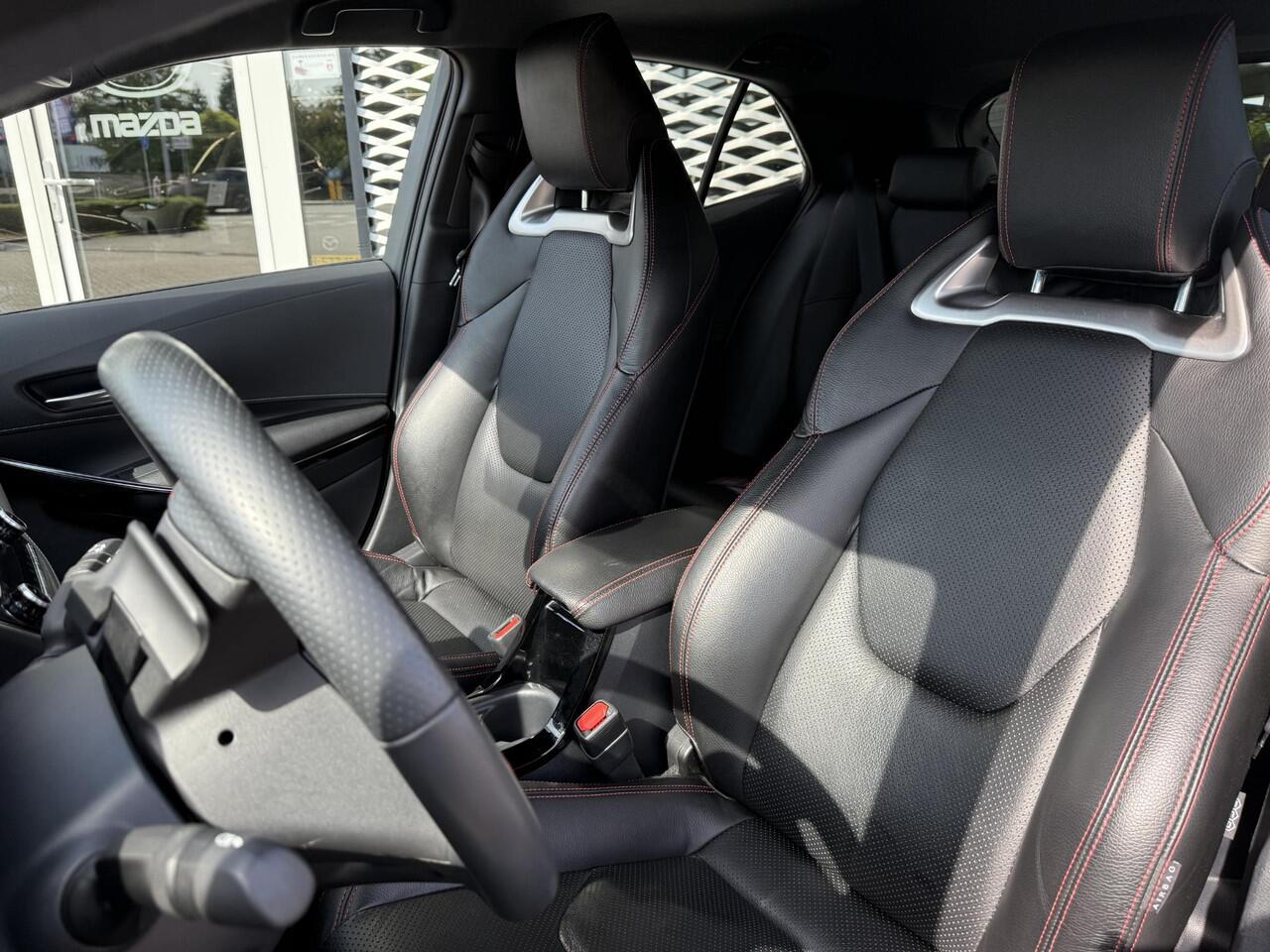 Toyota COROLLA 2.0 Hybrid GR-Sport | 10 JAAR GARANTIE! | CAMERA | CARPLAY | KEYLESS |