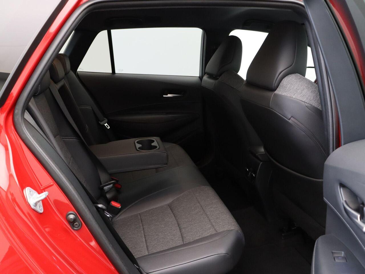 Toyota COROLLA Touring Sports 1.8 Hybrid Business Plus | Achteruitrijcamera | Stoelverwarming | Led Koplampen |