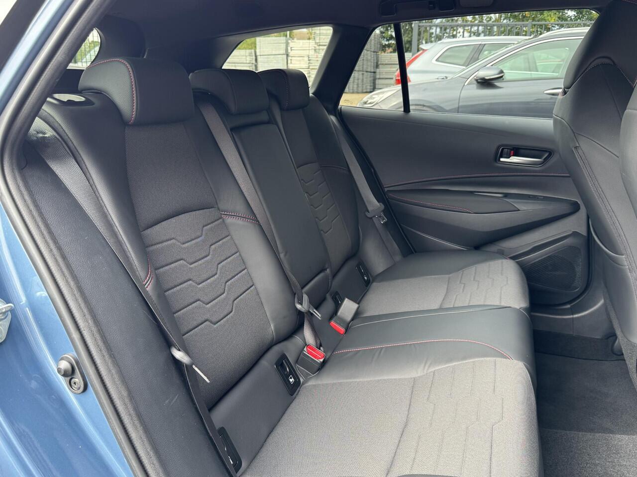 Toyota COROLLA TOURING SPORTS 1.8 HYBRID EXECUTIVE I AUTOMAAT I ADAPTIVE CRUISE CONTROL I ALCANTARA BEKLEDING I APPLE CARPLAY