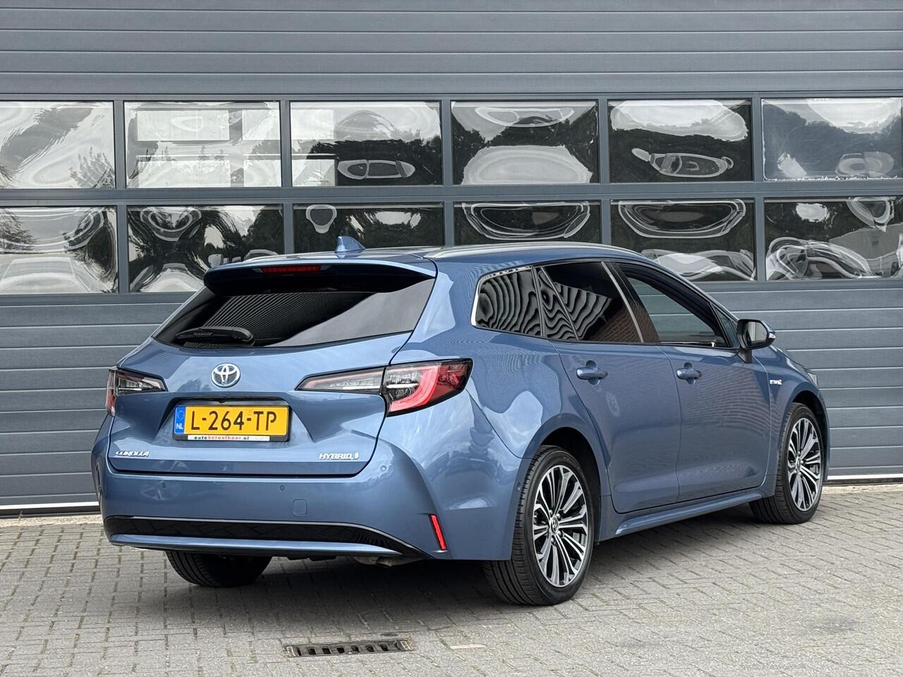 Toyota COROLLA TOURING SPORTS 1.8 HYBRID EXECUTIVE I AUTOMAAT I ADAPTIVE CRUISE CONTROL I ALCANTARA BEKLEDING I APPLE CARPLAY