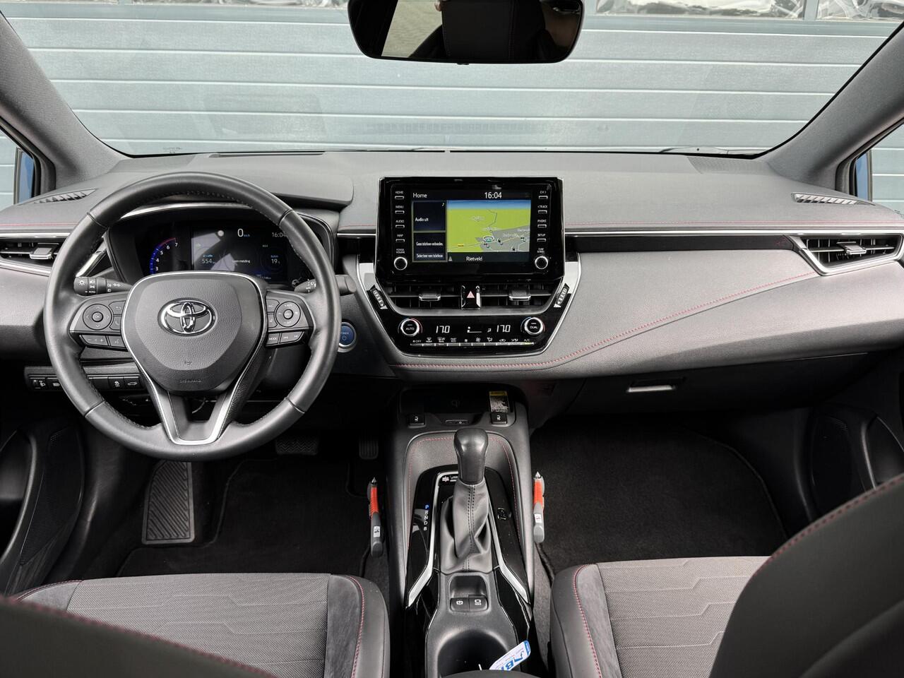 Toyota COROLLA TOURING SPORTS 1.8 HYBRID EXECUTIVE I AUTOMAAT I ADAPTIVE CRUISE CONTROL I ALCANTARA BEKLEDING I APPLE CARPLAY
