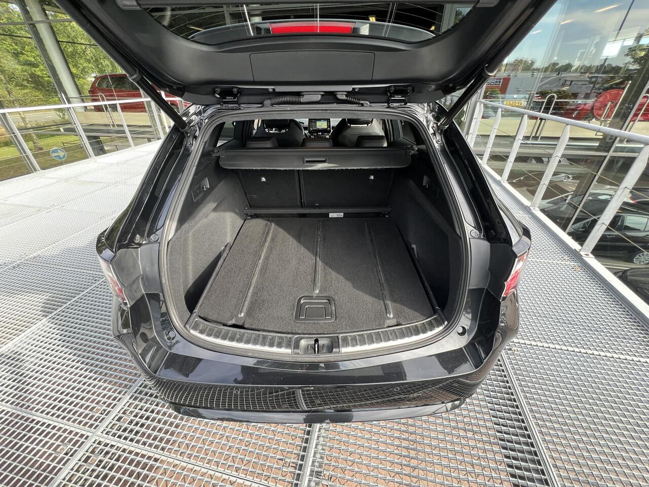 Toyota COROLLA Touring Sports 1.8 Hybrid Executive 122PK | Navigatie | Half-leder | Carplay | HUD